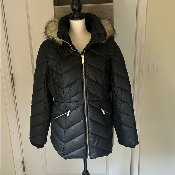 NWOT Michael Kors Black Puffer Jacket with Faux Fur Hood - Picture 1 of 6